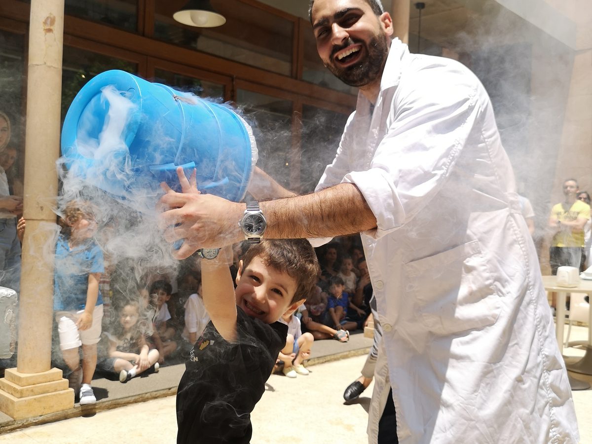 مختبر العلوم المجنون في حفلة عيد ميلاد أطفال من La Folie في دبي